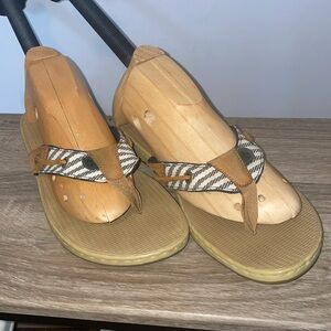 Sperry Topsider Seafish Flip Flops Navy / white striped
Womens  size 9.5